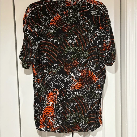 FOREVER 21 Men’s Soft Button Up - Picture 4 of 4